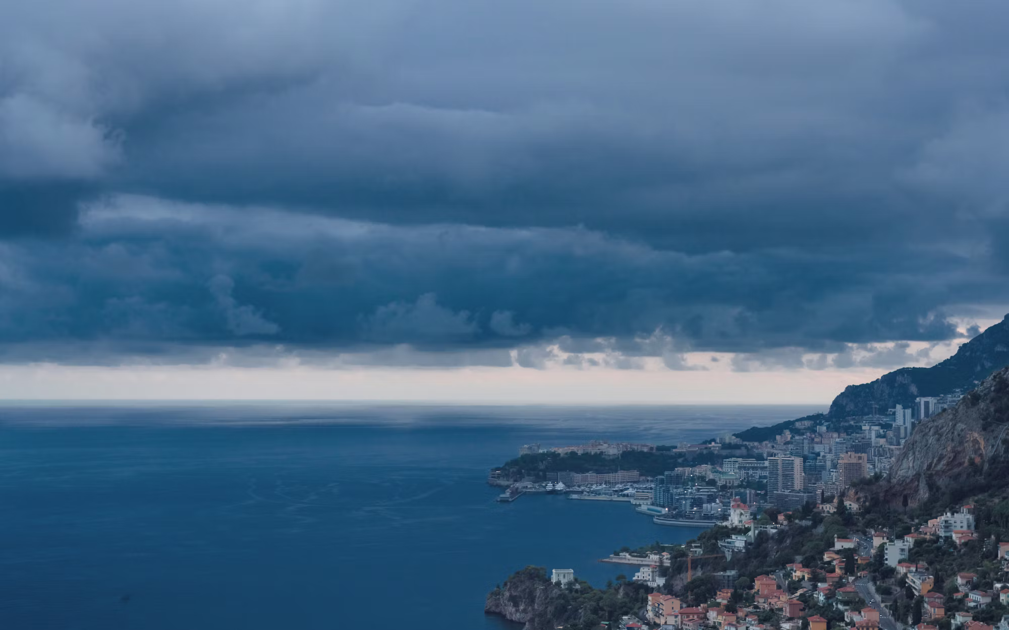 沿岸の脱出の魅惑：世界で最も美しいビーチを発見する